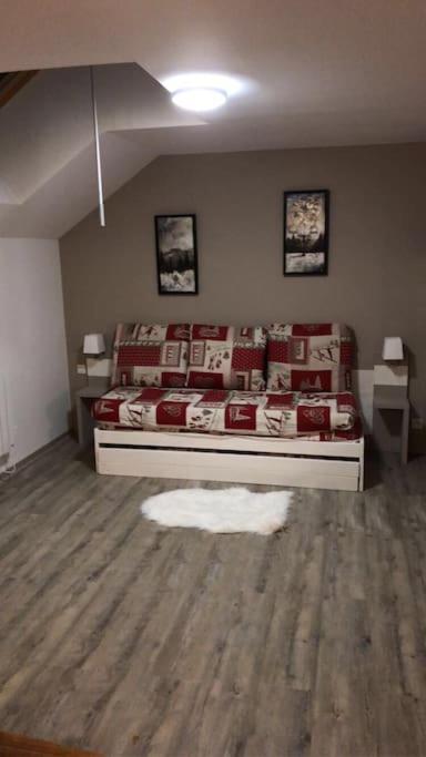 Au Bout Du Bois Piscine Sauna Hammam Accessible En Saison Et Le Logement Accessible Toute L Annee Les Déserts Eksteriør bilde